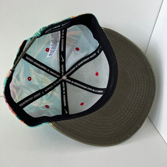 Nike Lebron SnapBack - Picture 7 of 7